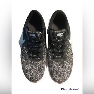 Nike Women's Flex Experience Run 10 Running Sneakers